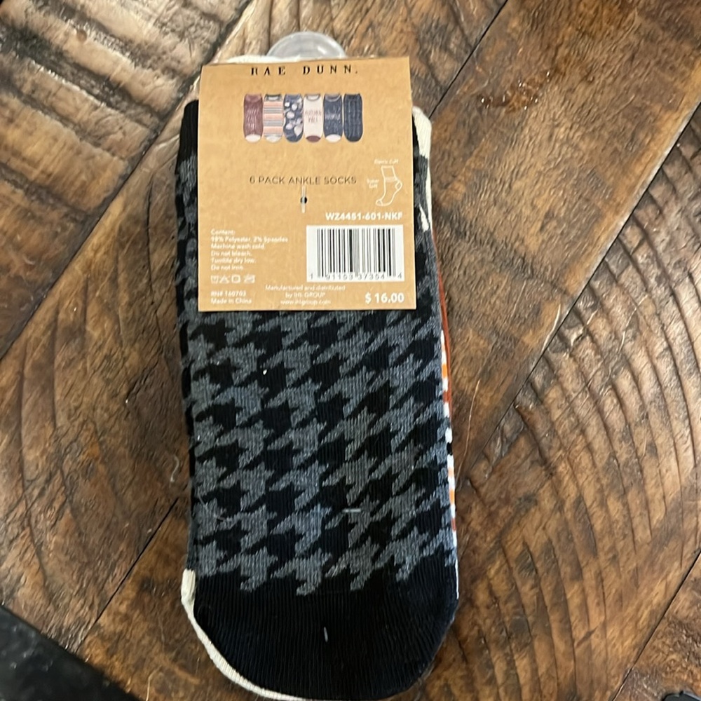 Happy Fall Y'all Rae Dunn Socks - Picture 3 of 4